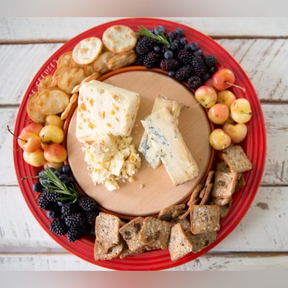 NWOB Le Creuset Cheese Platter with cutting board - Picture 2 of 11